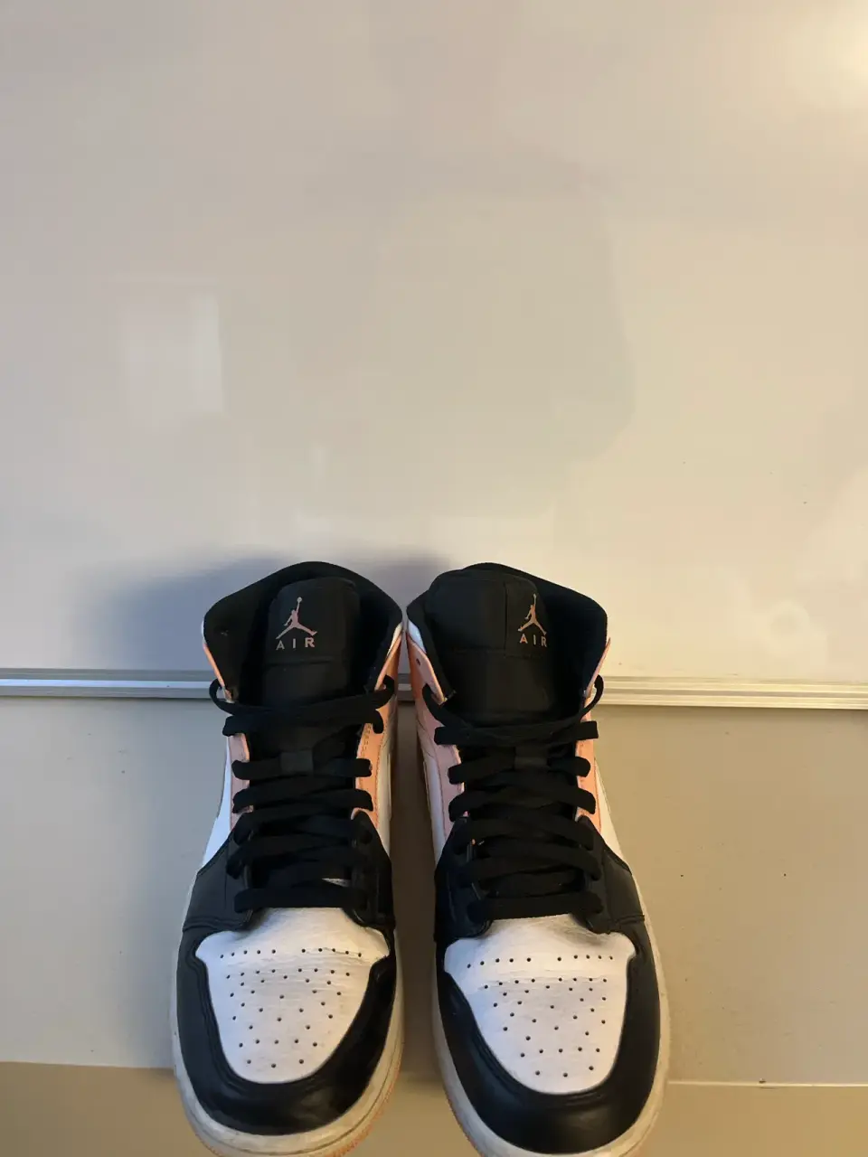 Zapatillas Air jordan negras y rosadas - miniatura 3
