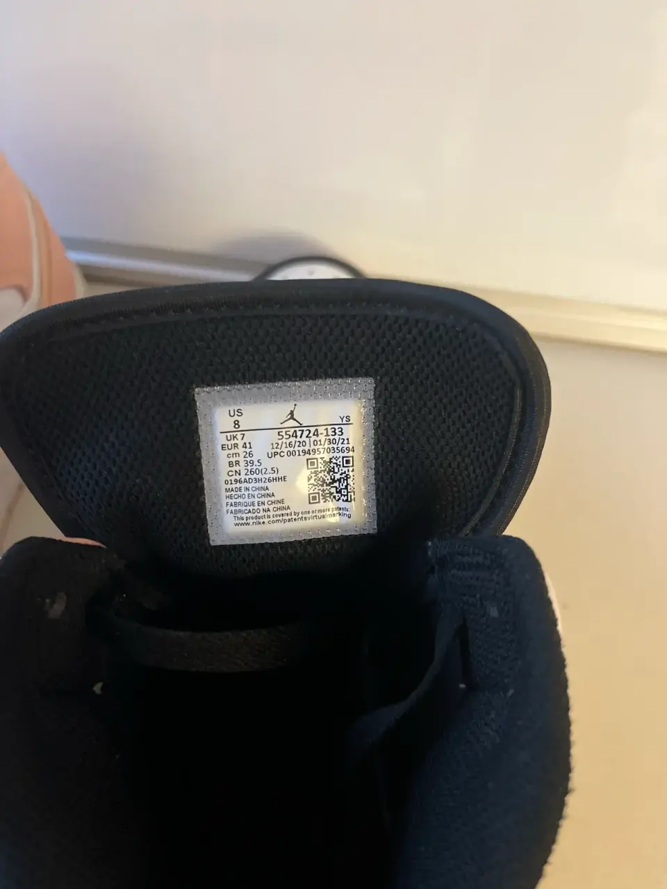 Zapatillas Air jordan negras y rosadas - miniatura 4