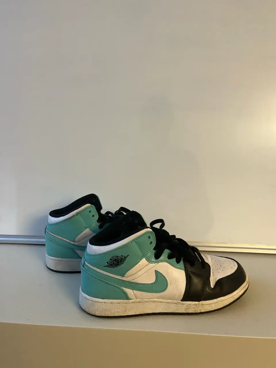 Zapatillas Air Jordan turquesa y negro - miniatura 1