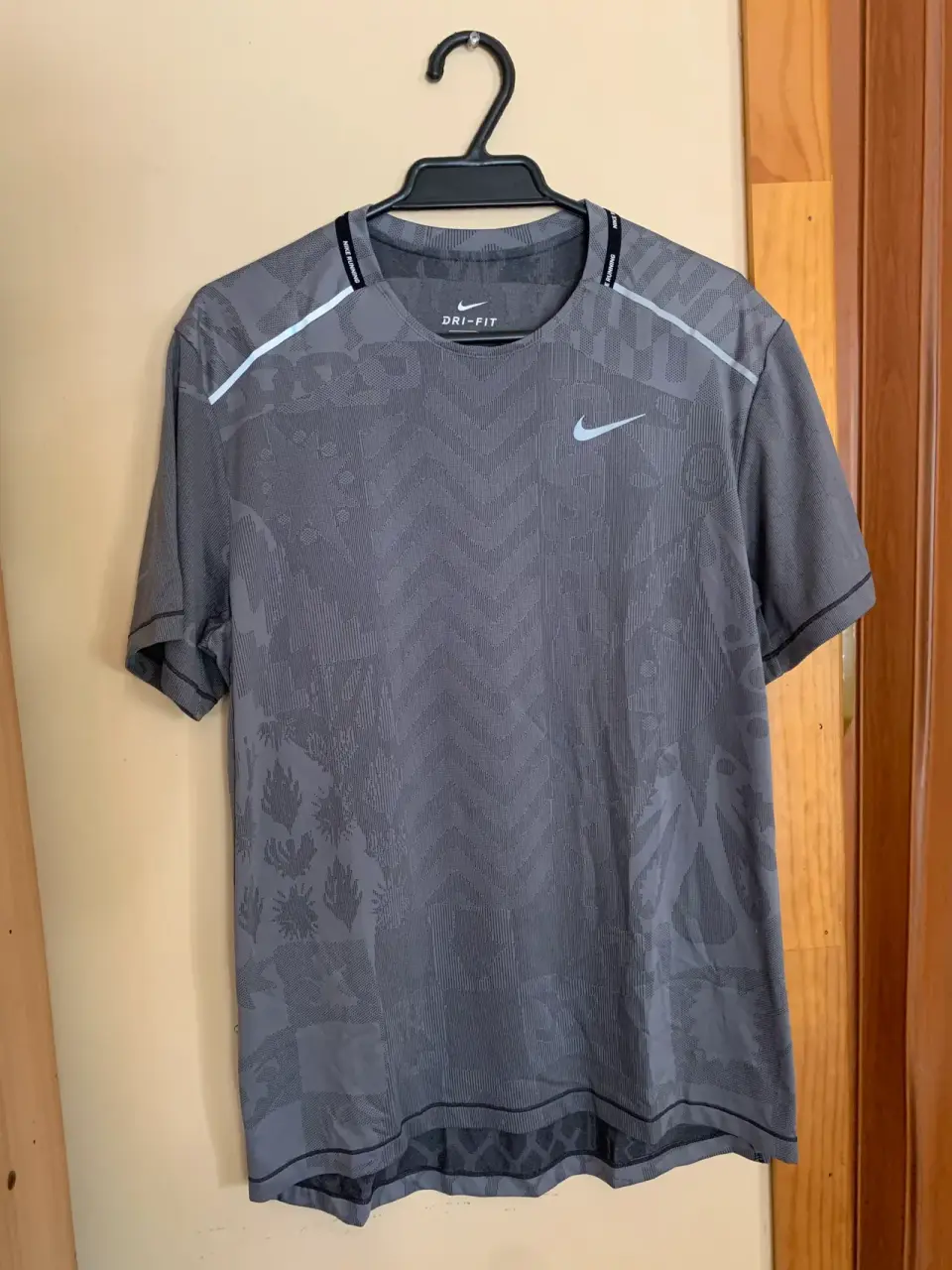 Polera Nike Dri-Fit gris - miniatura 1