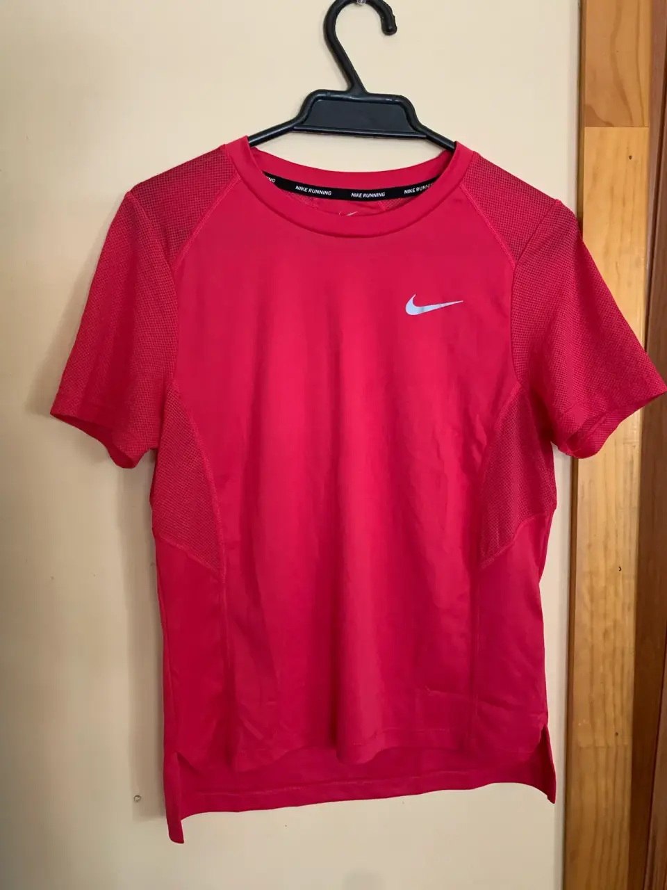 Polera deportiva Fucsia Nike - miniatura 1