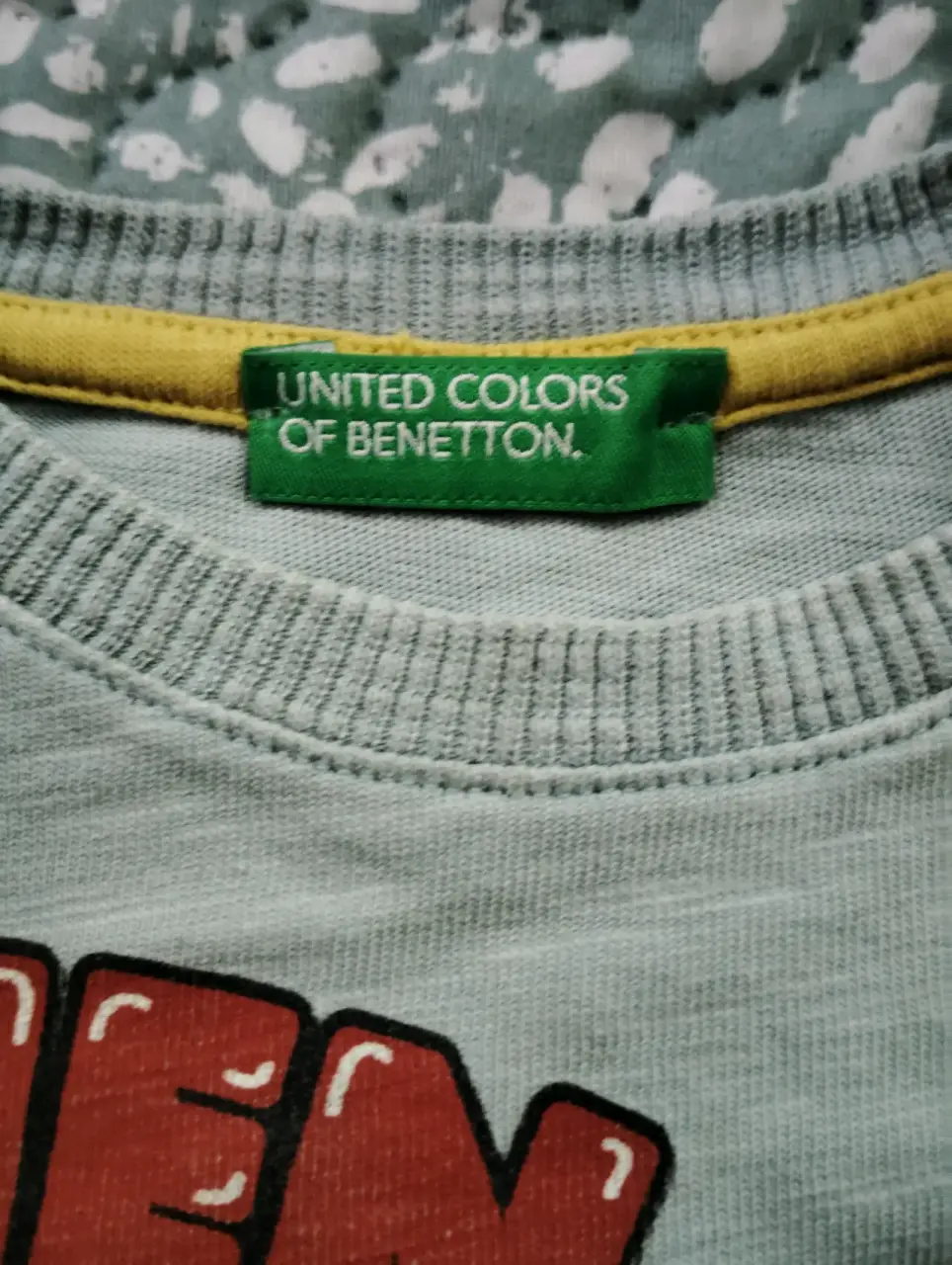 Polera gris con diseño de gato - miniatura 3