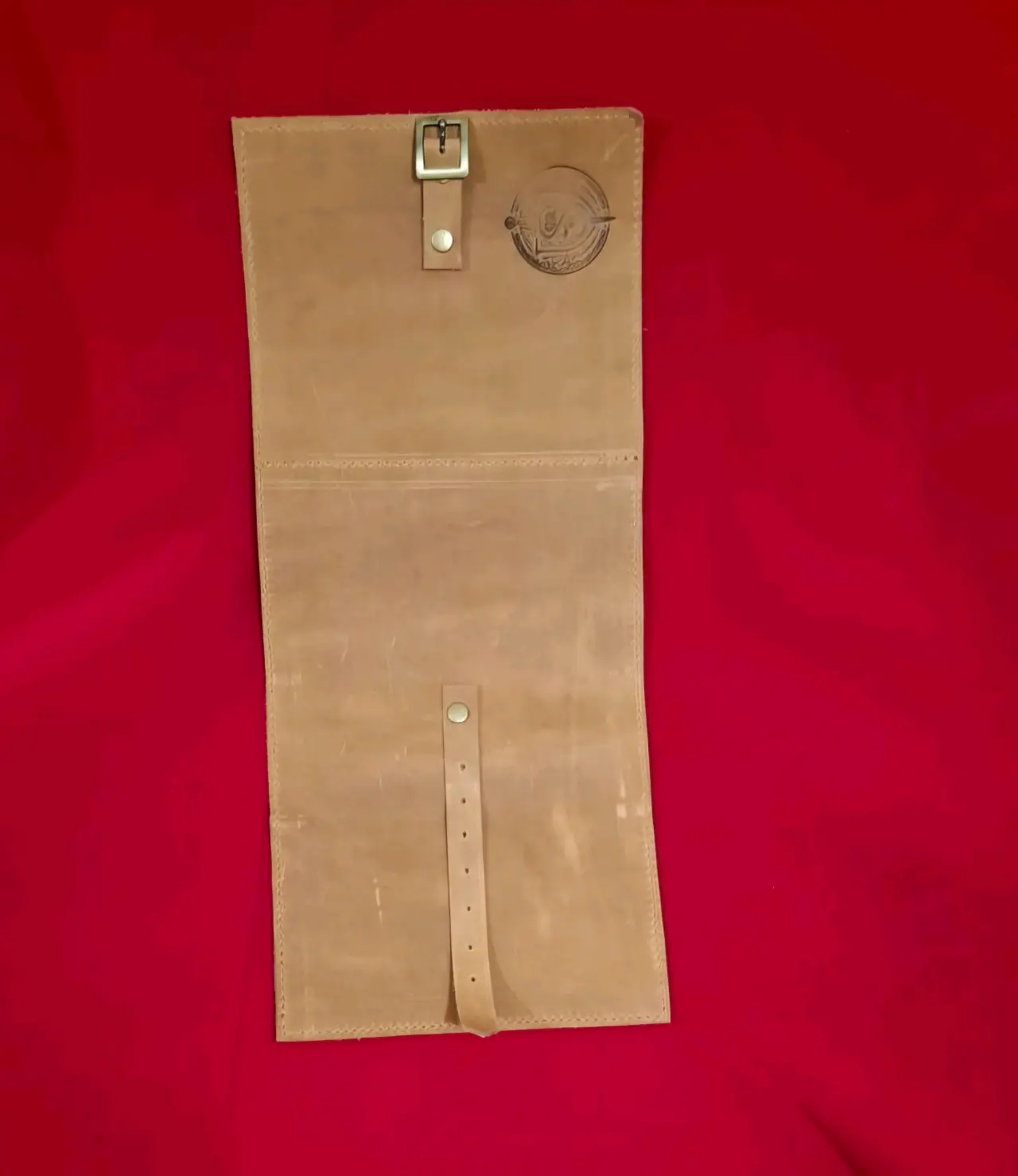 Tabaquera de cuero con hebilla - miniatura 3