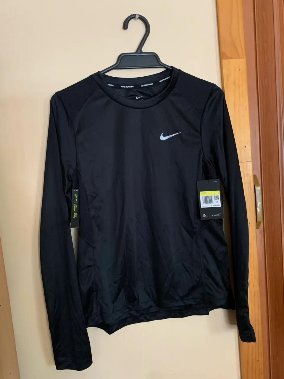 Polera deportiva negra Nike - miniatura 4