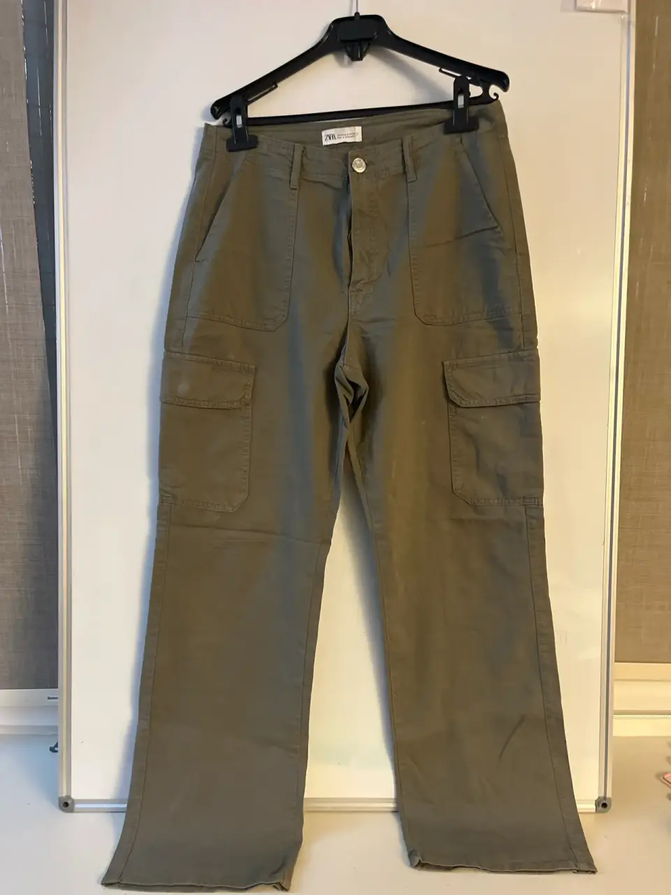 Pantalones cargo verde Zara - miniatura 1
