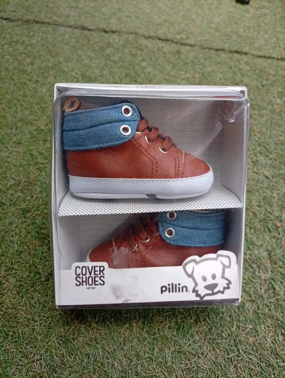 Zapatos de bebé marrones y azules