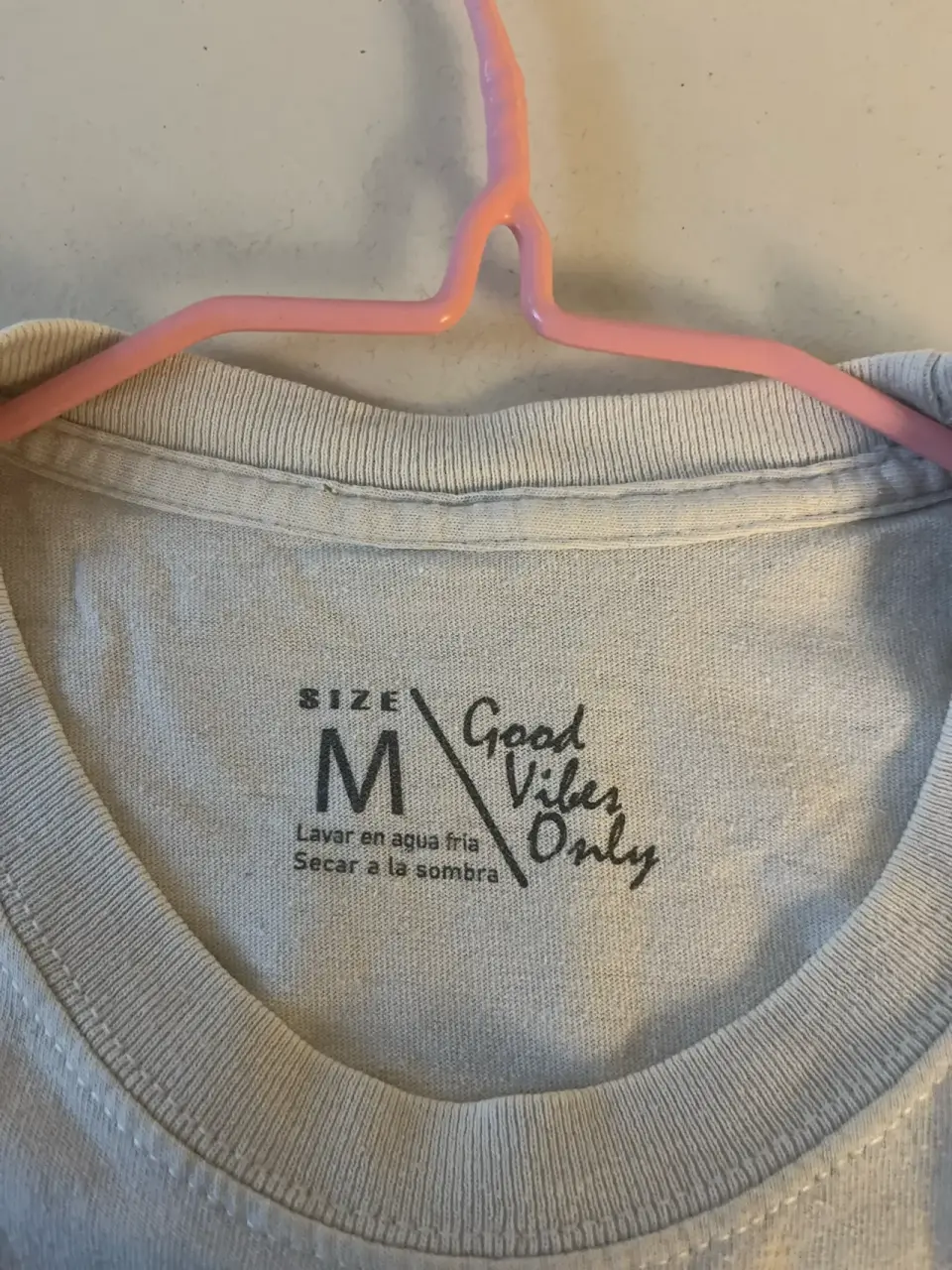 Polera gráfica beige - miniatura 3