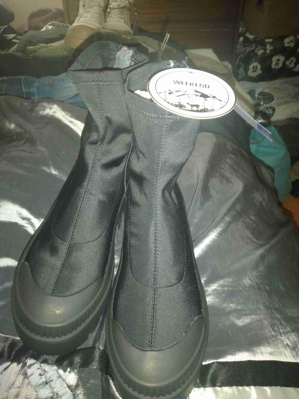 Botas negras cn cierre trasero de tela impermeable - miniatura 3