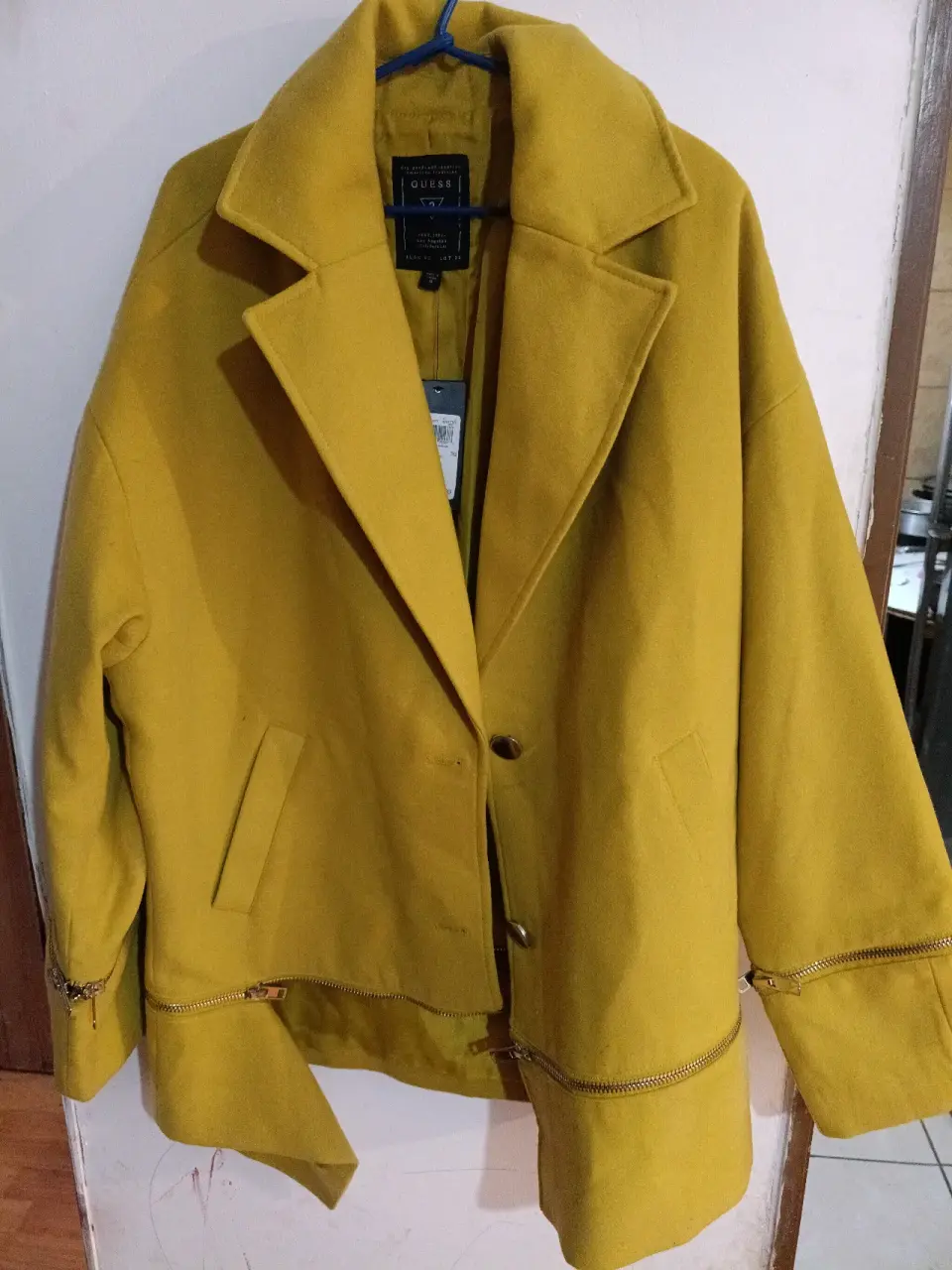 Abrigo amarillo Guess con cierre - miniatura 1