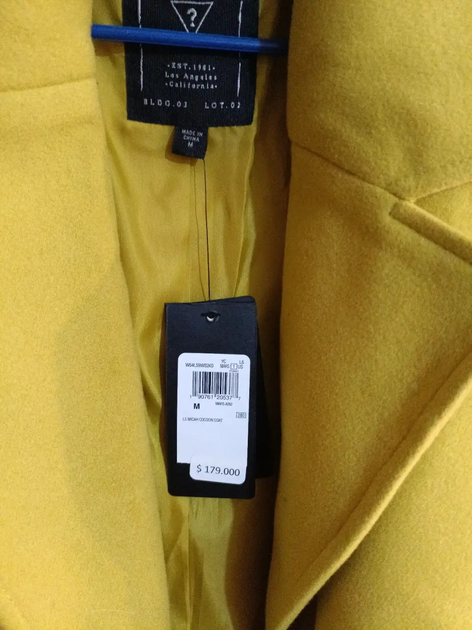 Abrigo amarillo Guess con cierre - miniatura 2