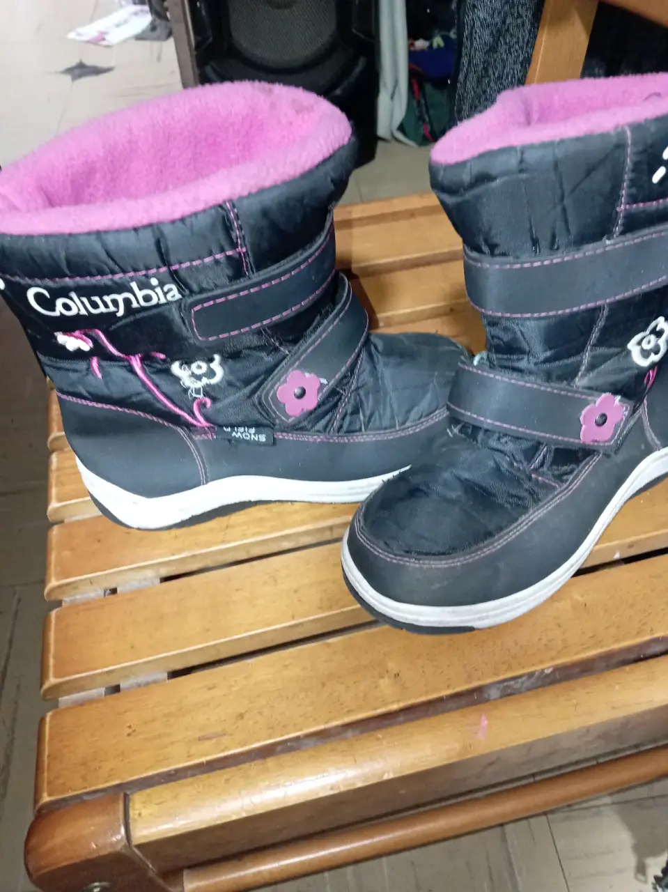 Botas negras con forro rosado para niñas - miniatura 2