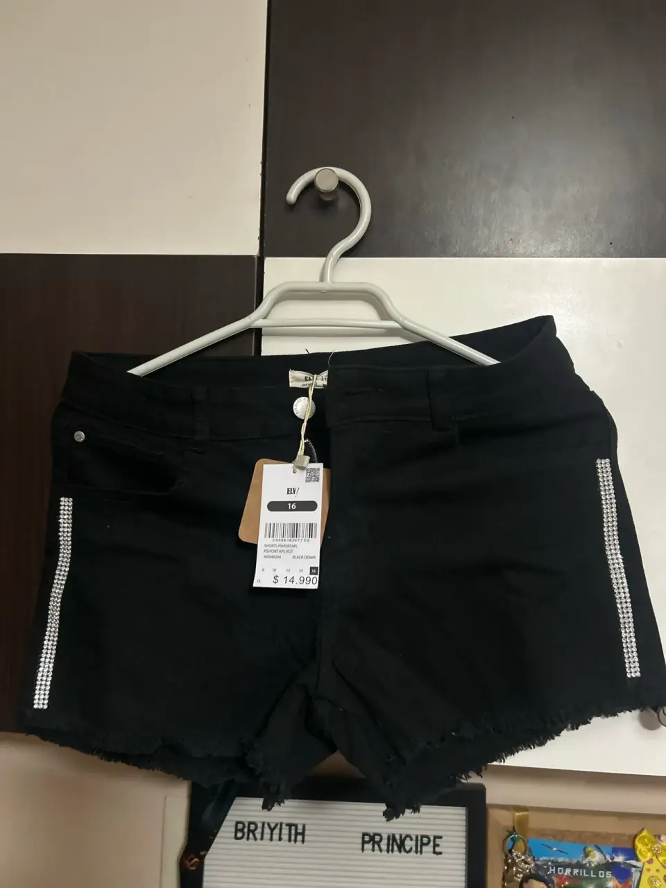 Short de mezclilla negro con detalles