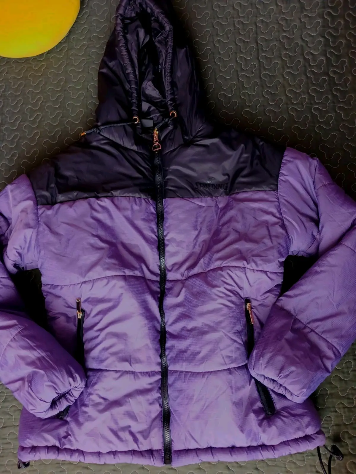 Chaqueta impermeable morada