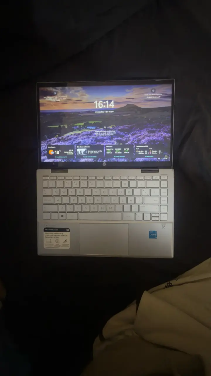 Laptop HP Pavilion x360 plateada - miniatura 1