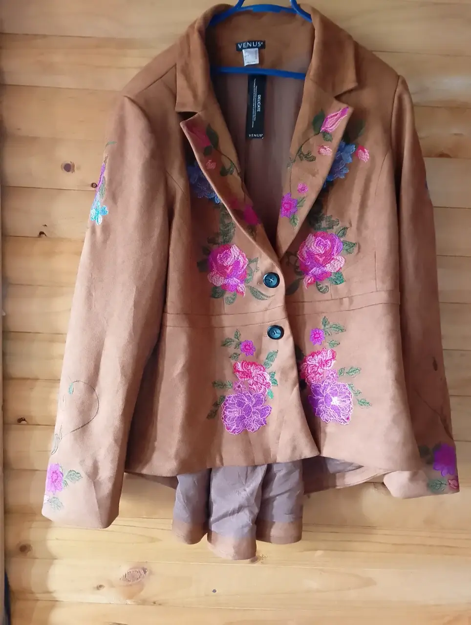 Blazer marrón bordado floral