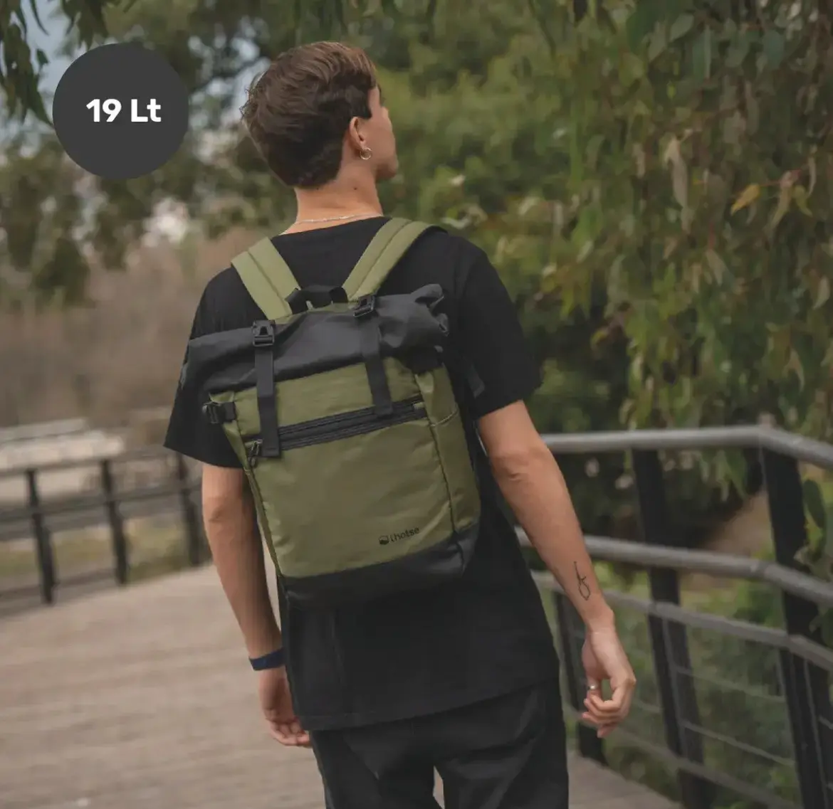Nuevo:Mochila  Volcano verde con solapa negra 19lt - miniatura 3