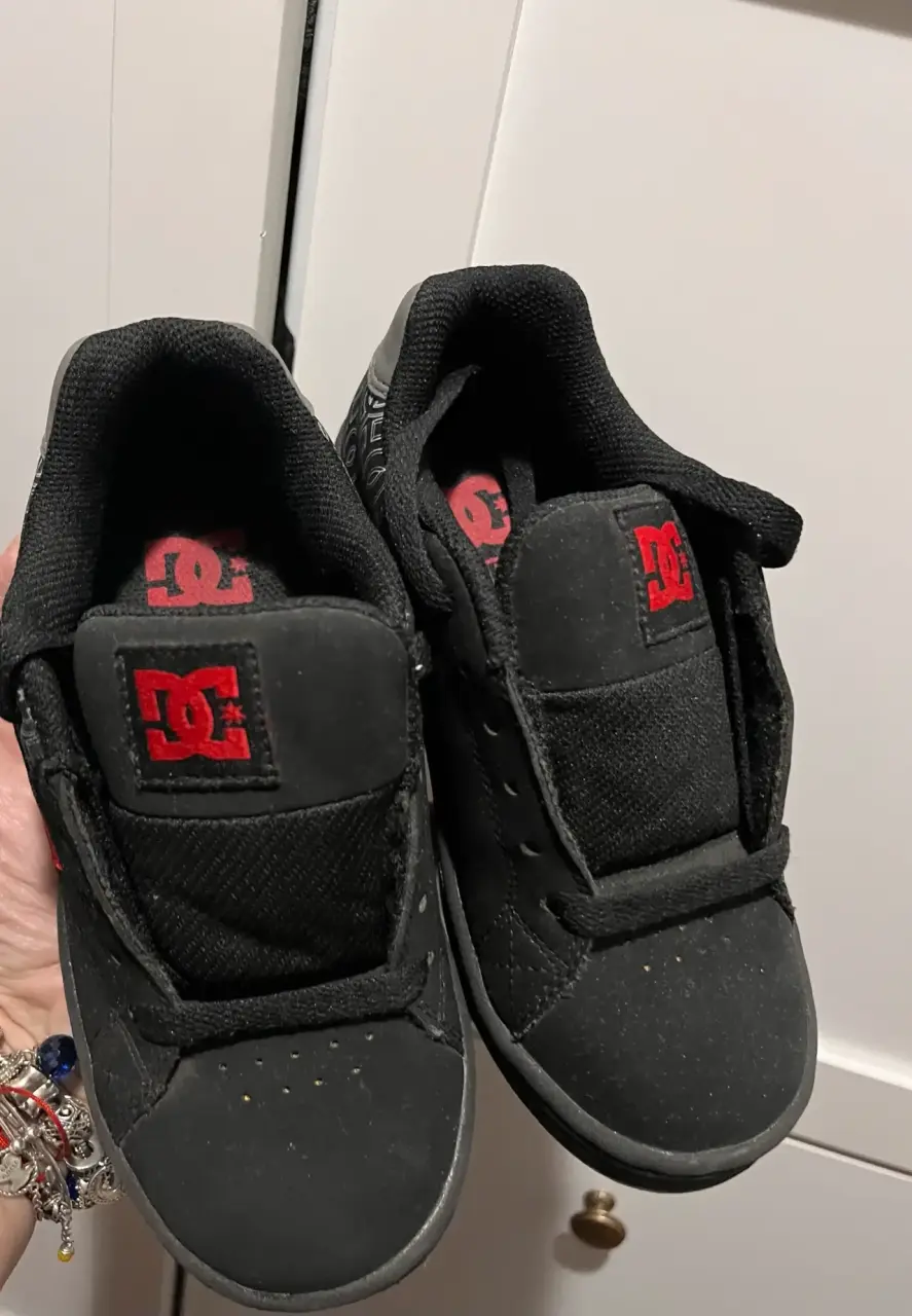 Zapatilla negra DC niñ@ talla 33/20cm - miniatura 3