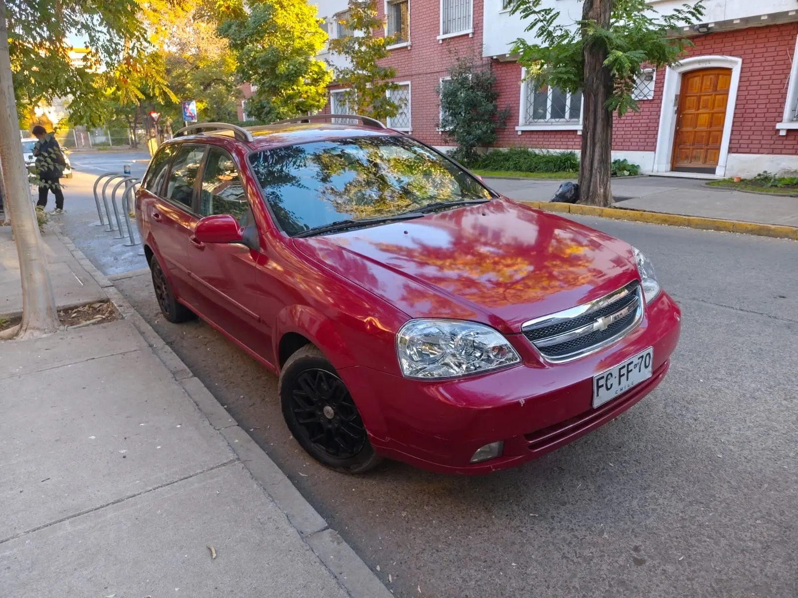 Auto Chevrolet rojo usado - miniatura 2