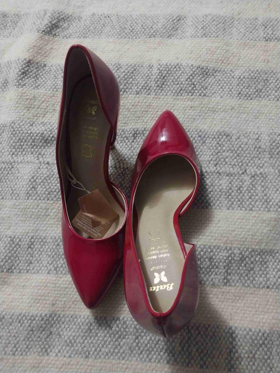 Zapatos de tacón rojo elegante - miniatura 2