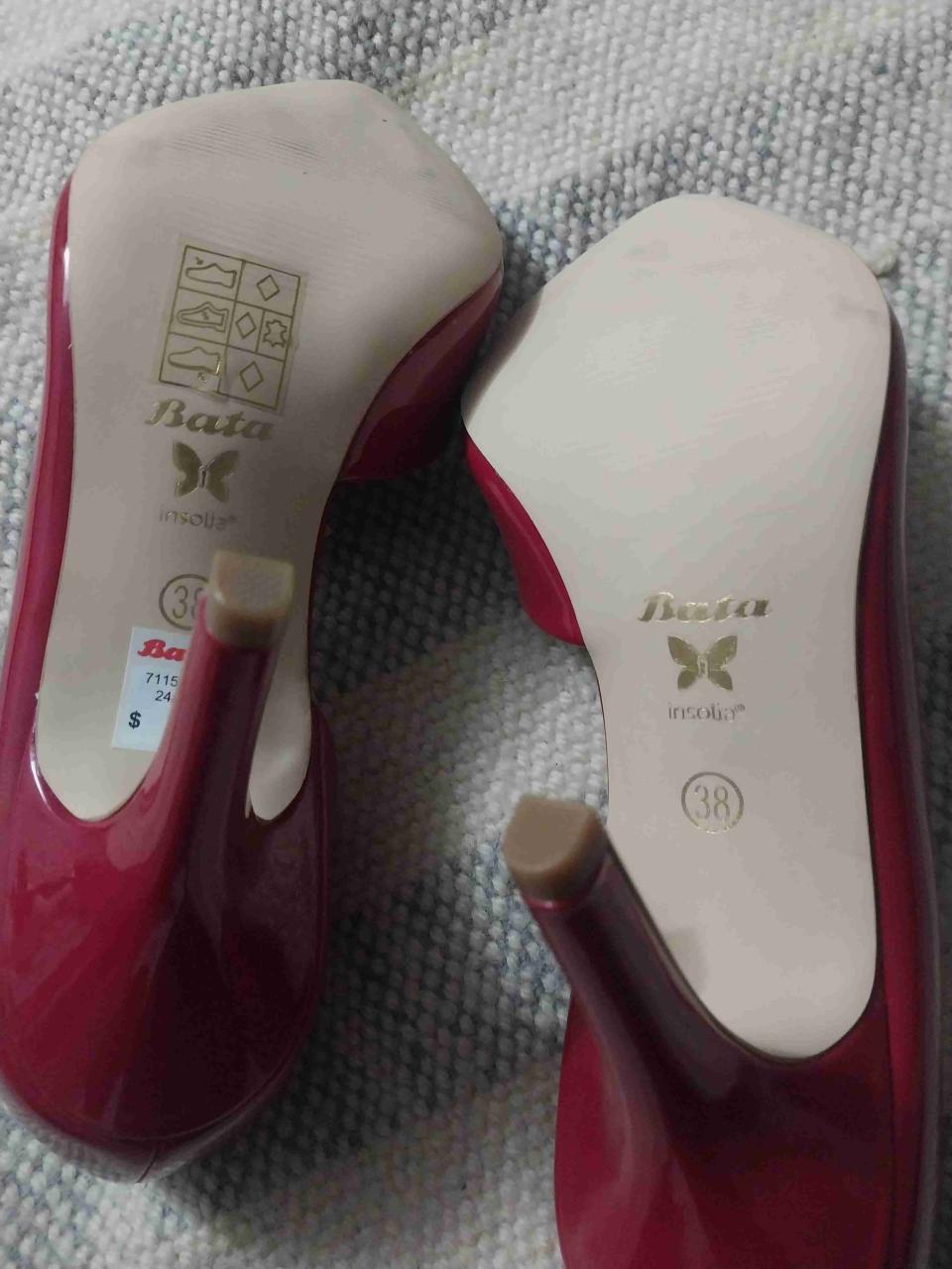 Zapatos de tacón rojo elegante - miniatura 3