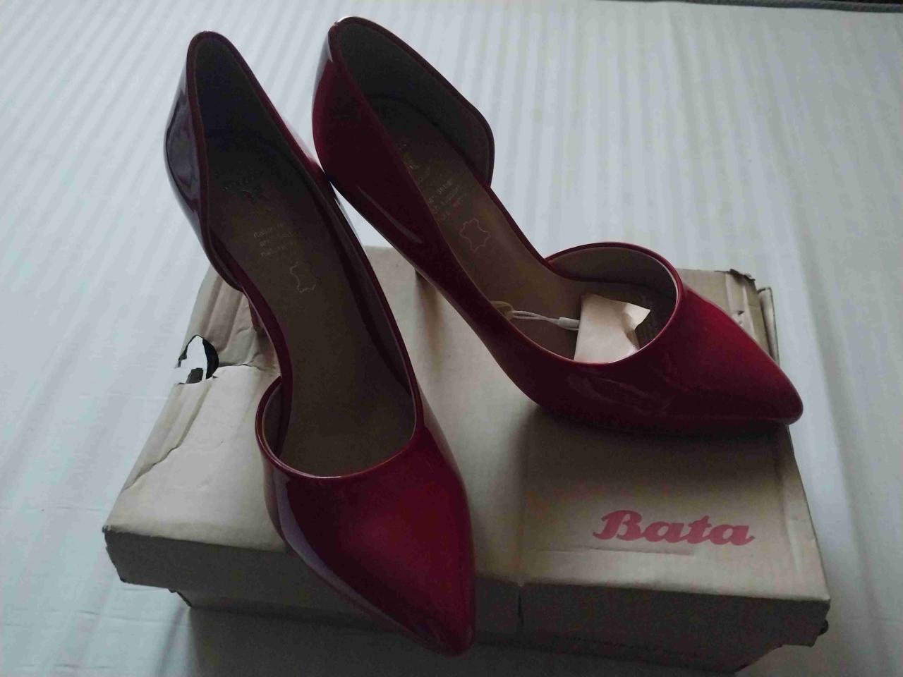 Zapatos de tacón rojo elegante - miniatura 4