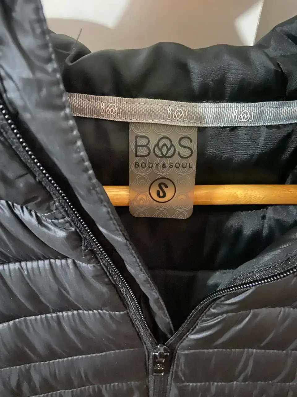 Parka larga negra con capucha - miniatura 4