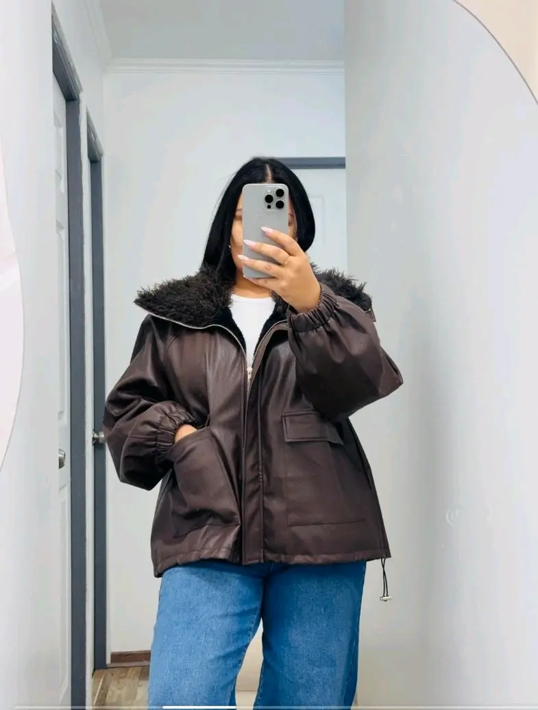 Chaqueta marrón con capucha de piel - miniatura 1