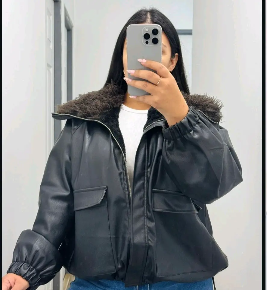 Chaqueta marrón con capucha de piel - miniatura 2