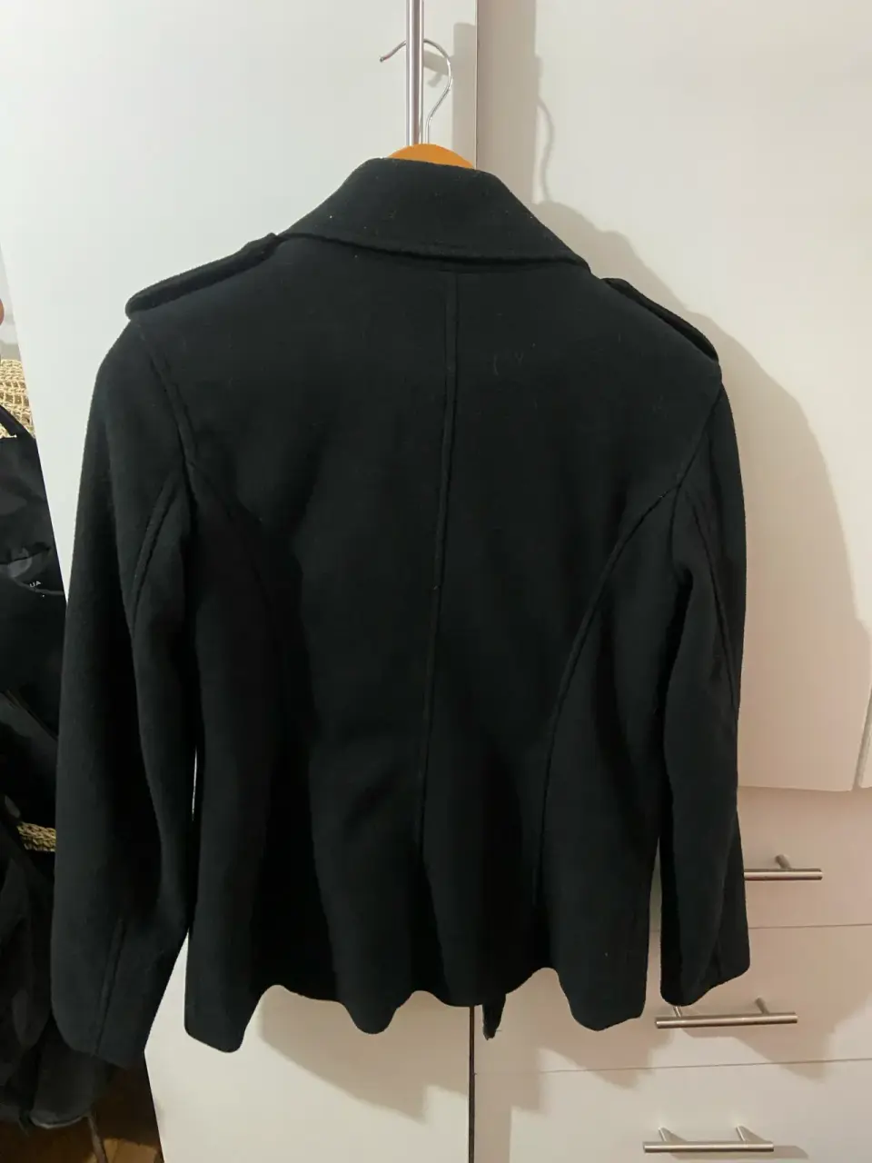 Chaqueta negra con cierre - miniatura 2