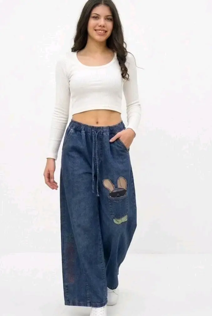 Pantalón ancho de mezclilla con diseño - miniatura 1
