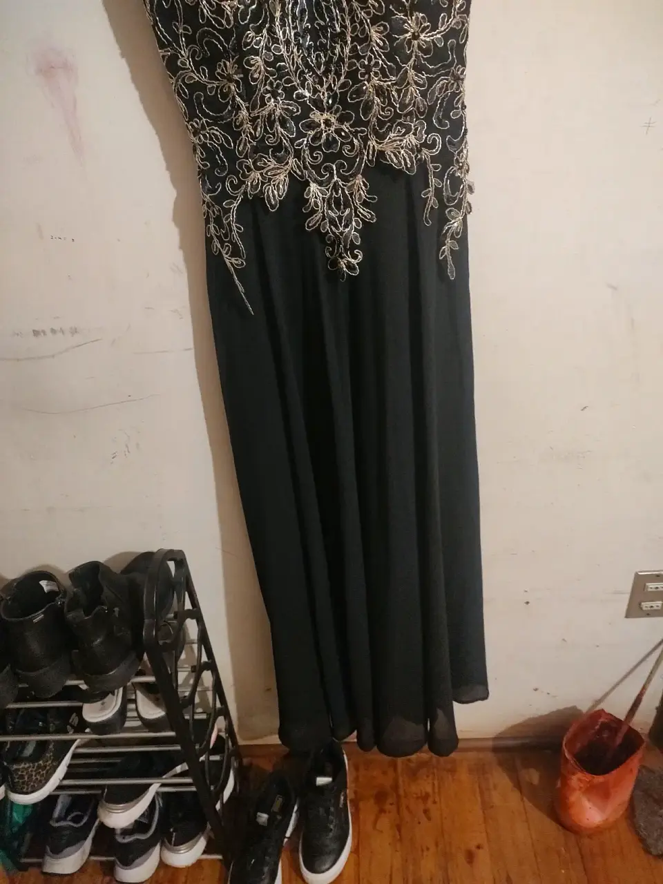Vestido largo bordado negro