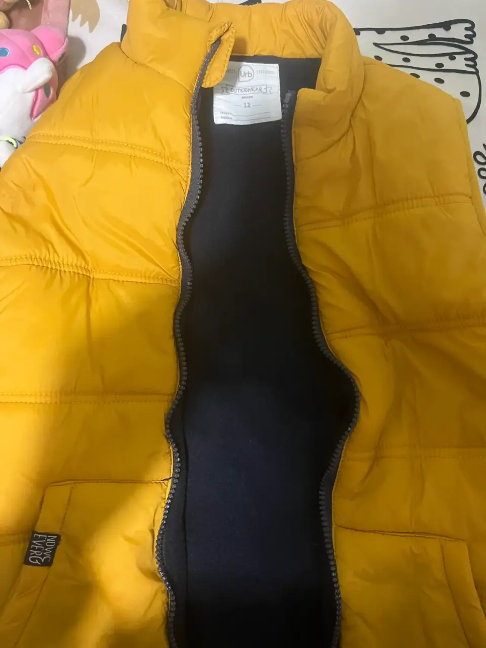 Chaqueta sin mangas amarilla para niño - miniatura 1