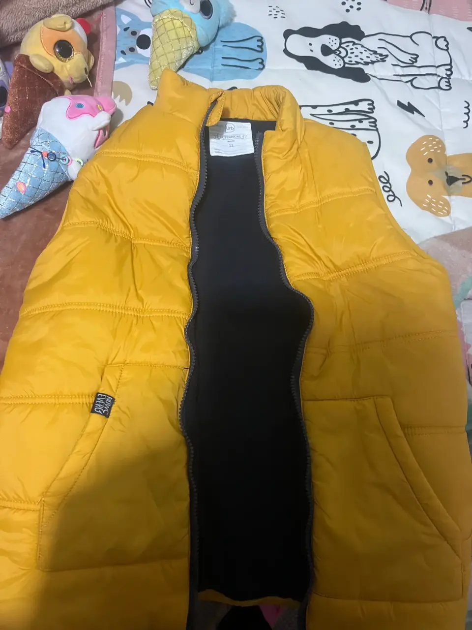 Chaqueta sin mangas amarilla para niño - miniatura 2