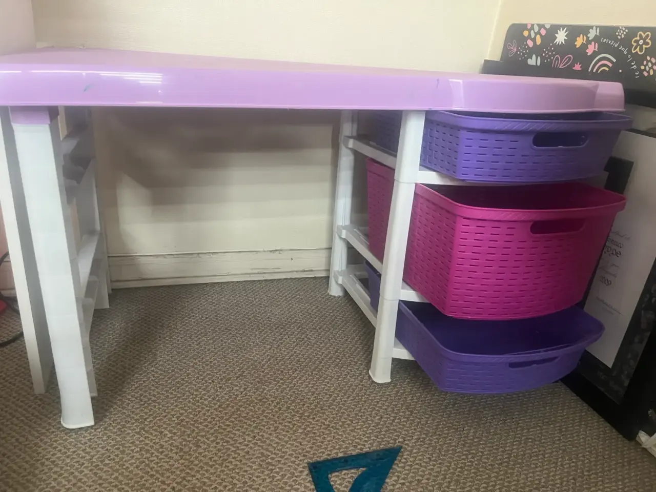 Escritorio plástico morado con cajones - miniatura 2