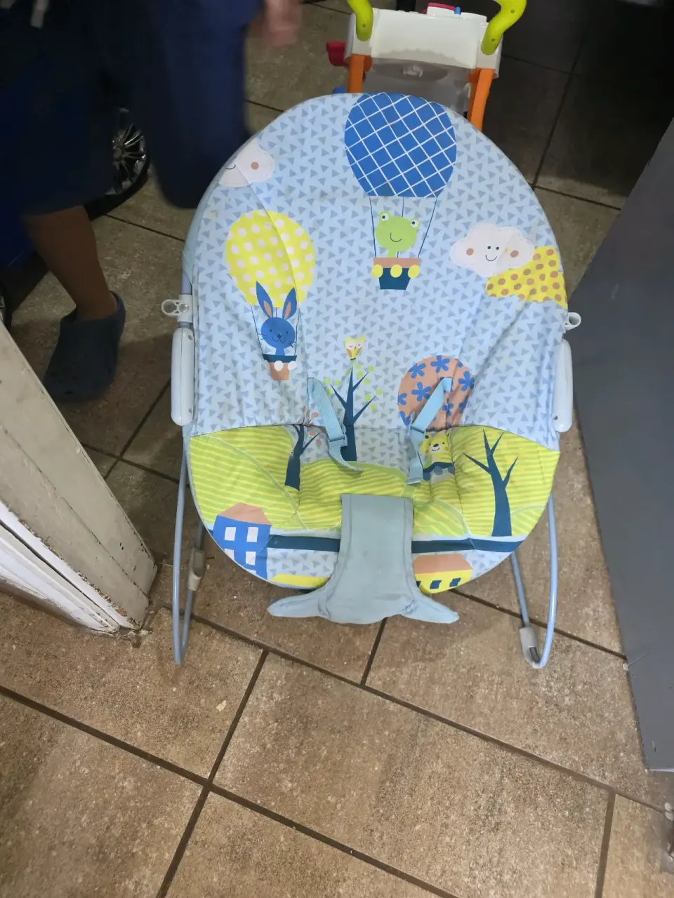 Silla mecedora para bebé con diseño - miniatura 2