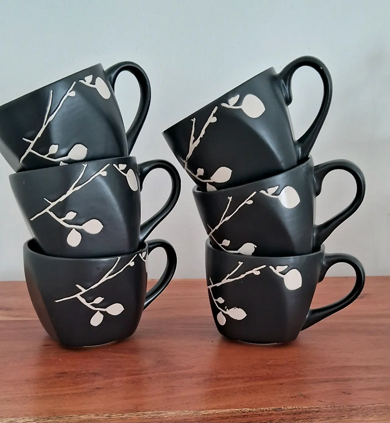 Conjunto de tazas negras decorativas - miniatura 1