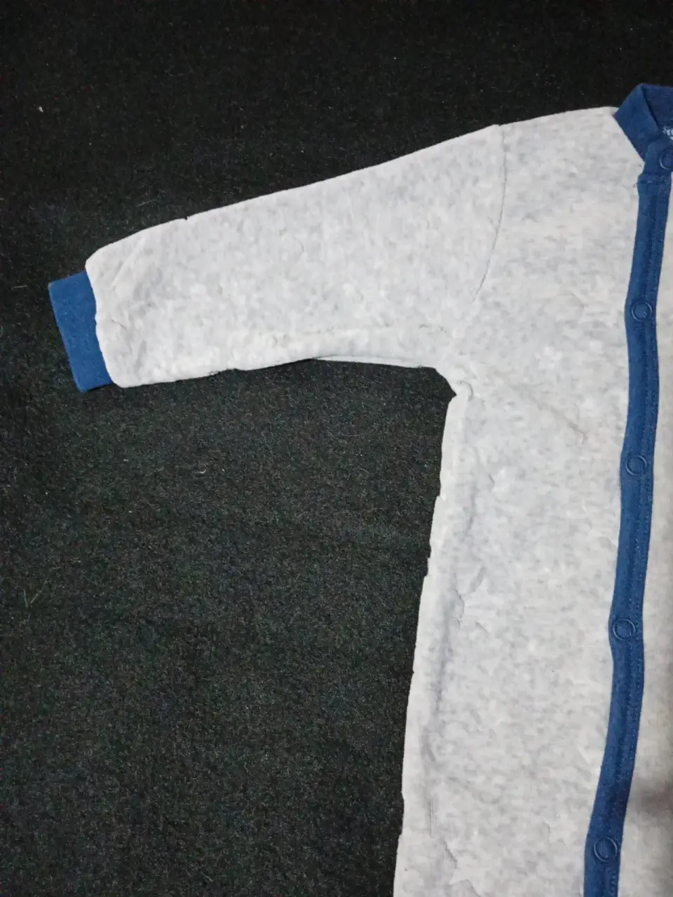 Pijama enterito gris para bebé - miniatura 2