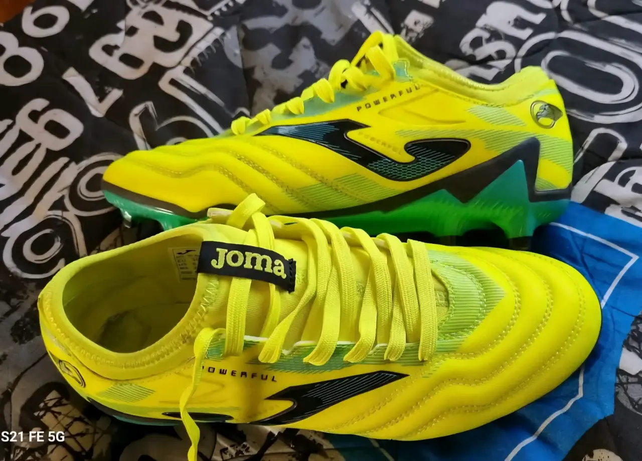 Zapatillas de fútbol Joma amarillas
