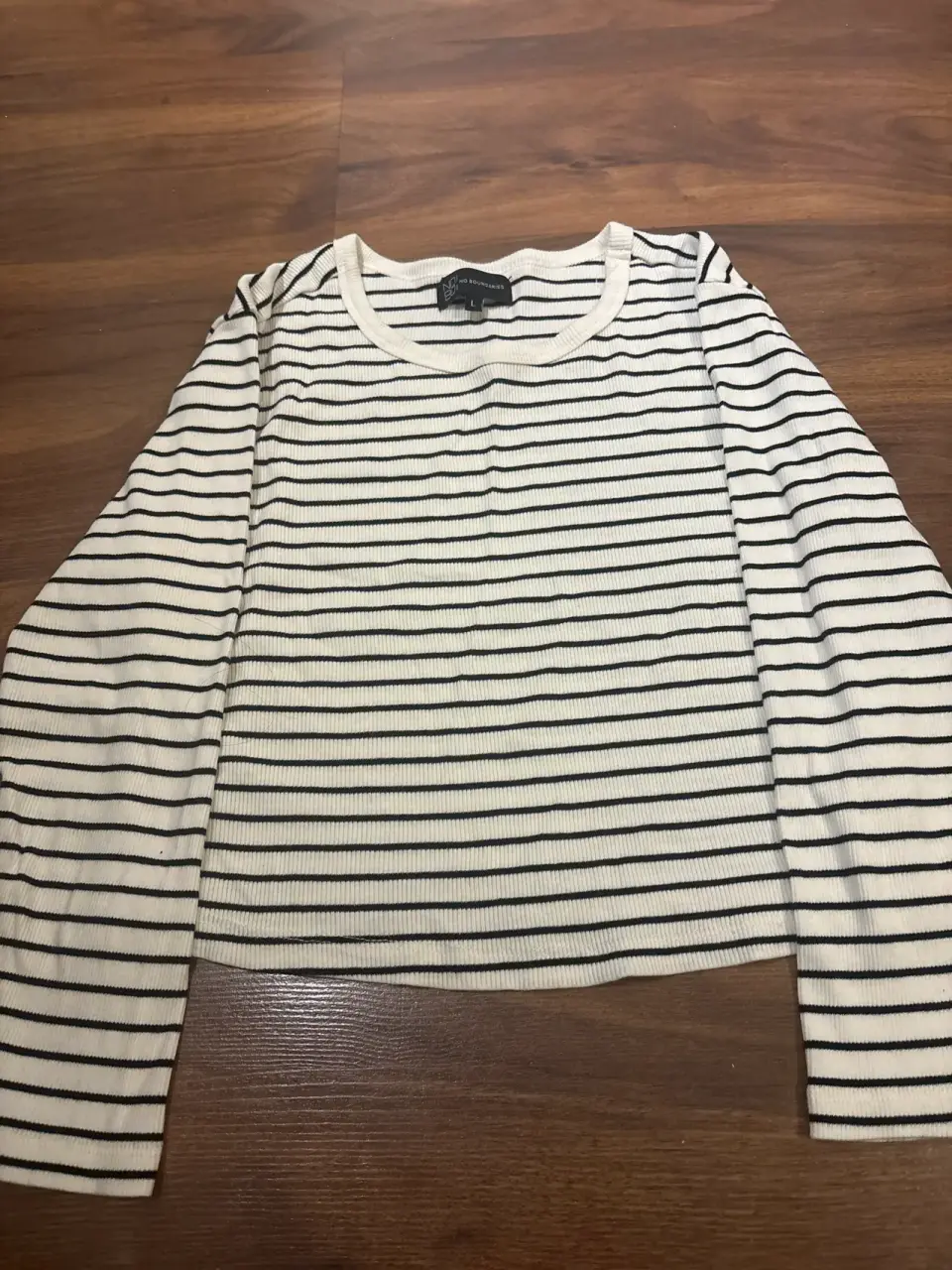 Polera rayada blanca y negra