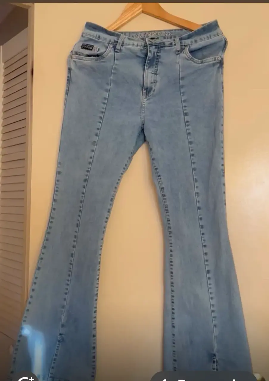 Jeans acampanados celestes