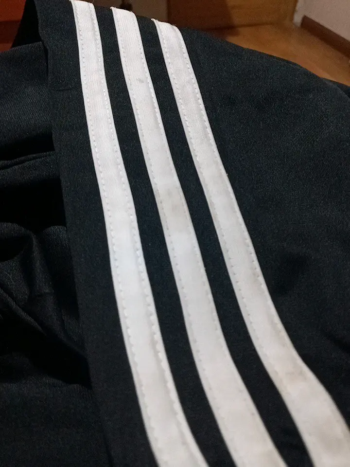 Chaqueta deportiva negra Adidas original(detalles) - miniatura 2