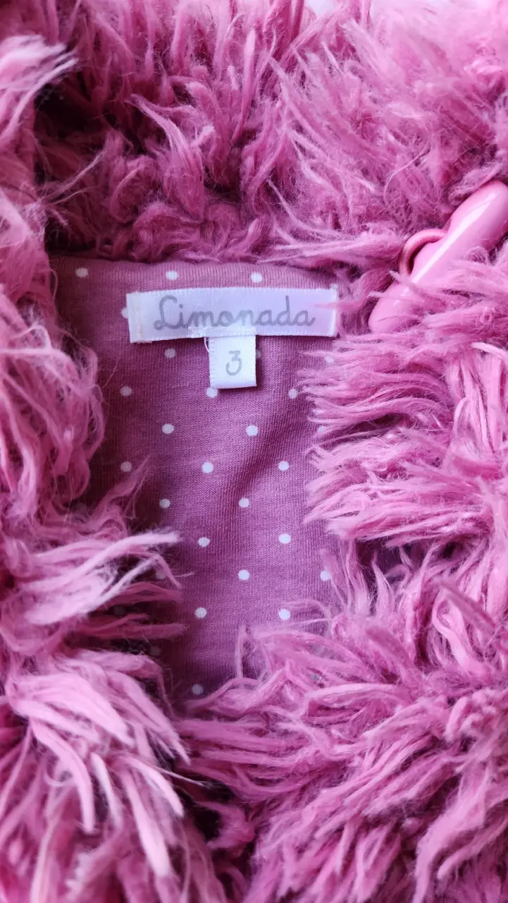 Abrigo de peluche rosado infantil. Limonada - miniatura 2