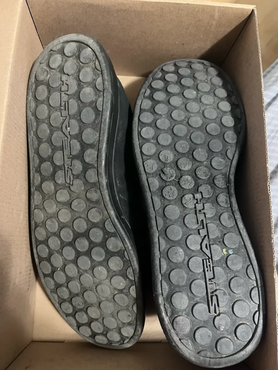 Zapatillas negras five ten - miniatura 5