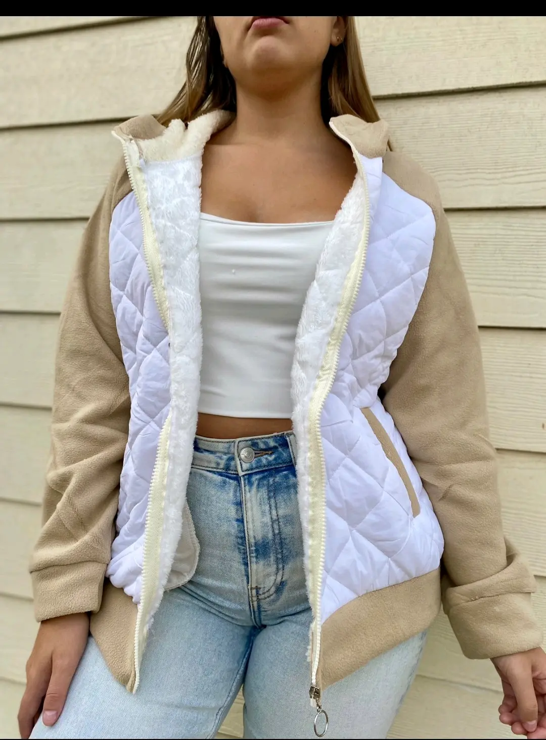 Chaqueta beige con forro polar