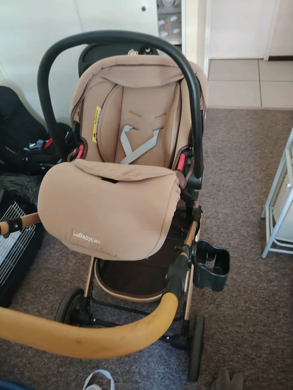 Coche de bebé color beige - miniatura 3