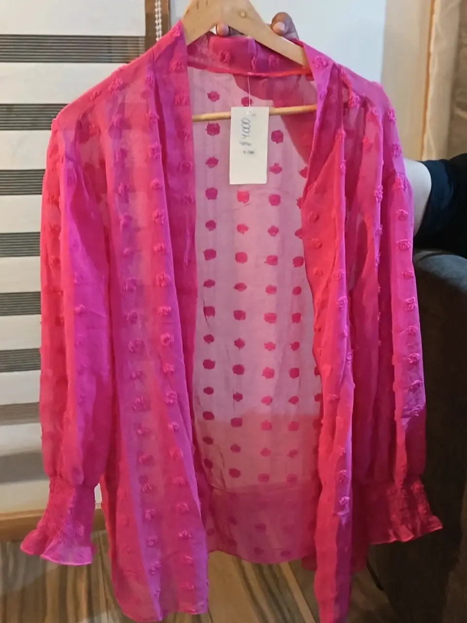 Blusa rosa transparente con relieve