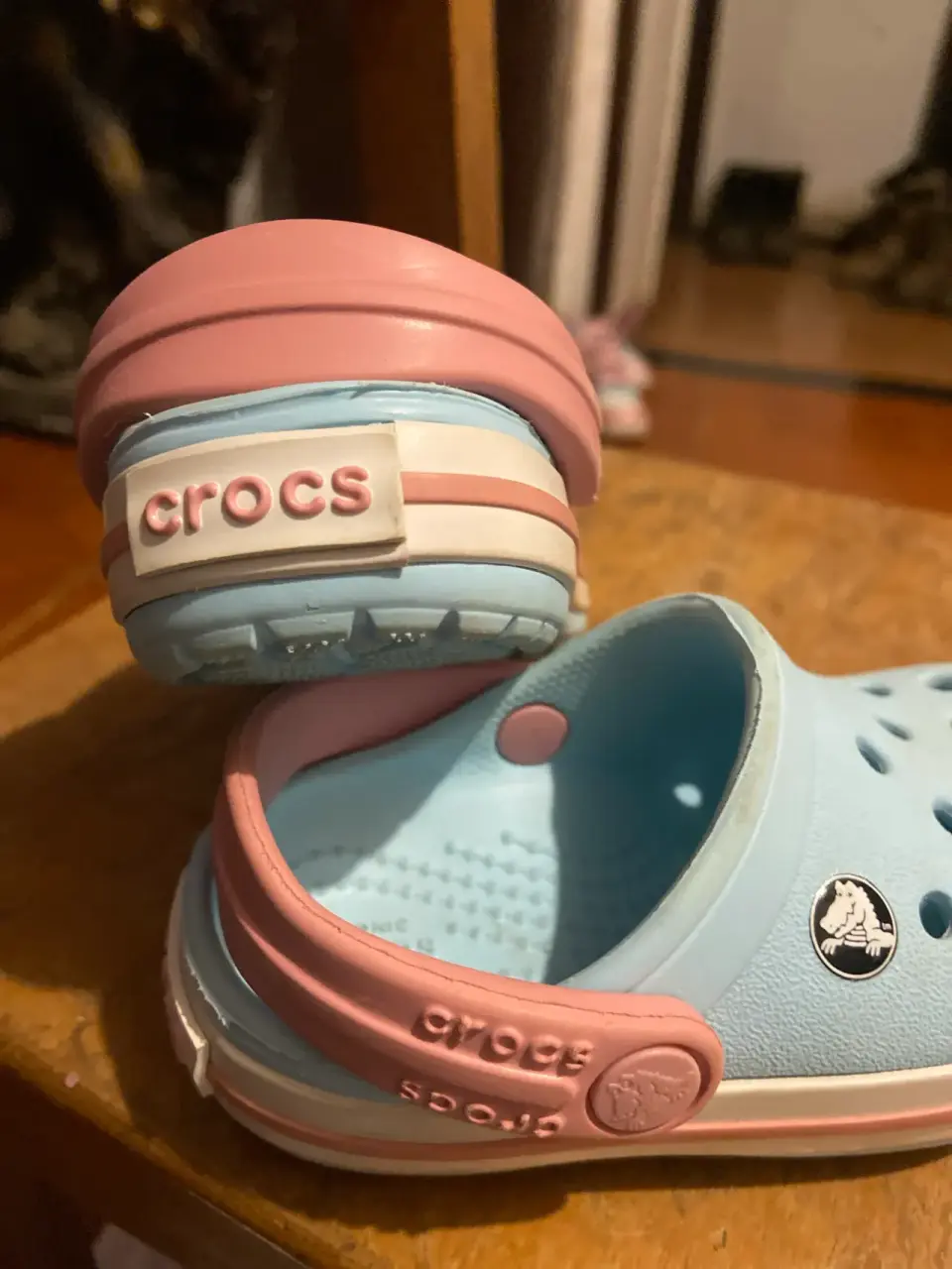 Zuecos Crocs azul y rosa - miniatura 3