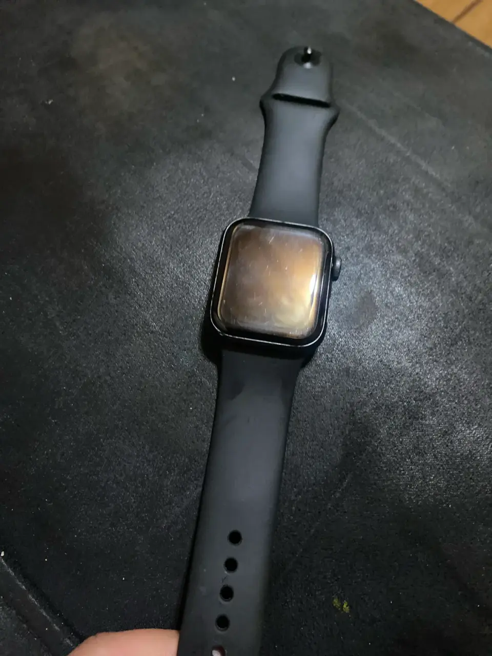 Reloj inteligente negro Apple whatch - miniatura 1
