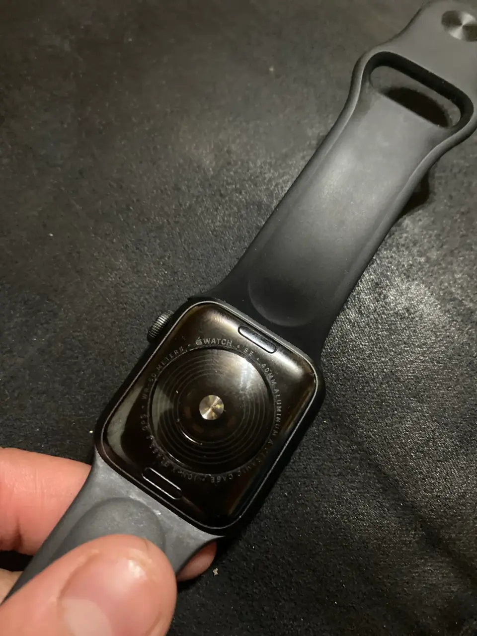 Reloj inteligente negro Apple whatch - miniatura 2