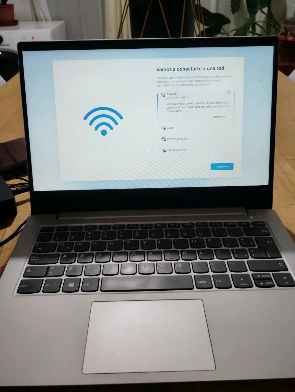 Notebook portátil en buen estado - miniatura 1
